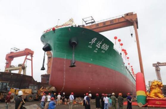 32000吨！温岭最大吨位集装箱船在松门顺利上水