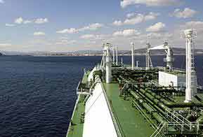 船级社入级悬挂巴拿马国旗伊朗油轮遭英国扣押