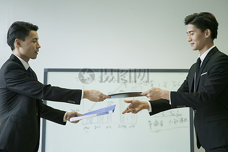 2025年如何选择更好的船级社认证咨询公司？